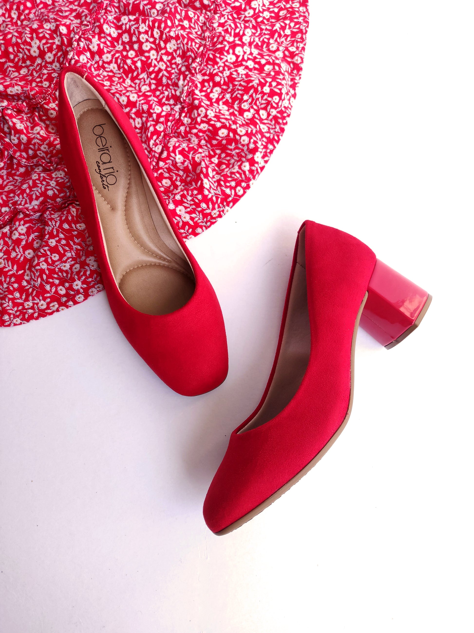 Tacones rojos de gamuza Beira Rio