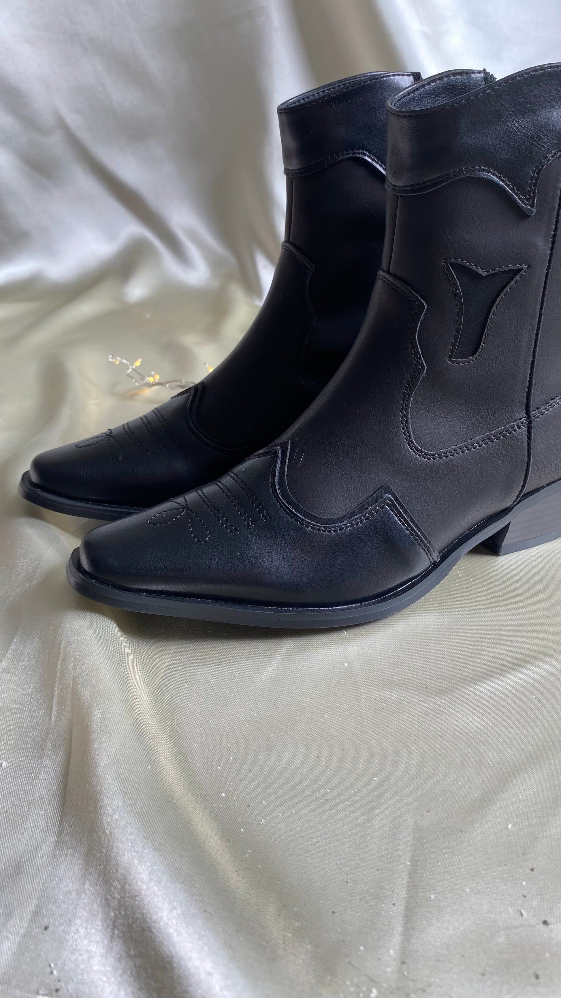 Botines Coral HOWDY ALL BLACK PU TM