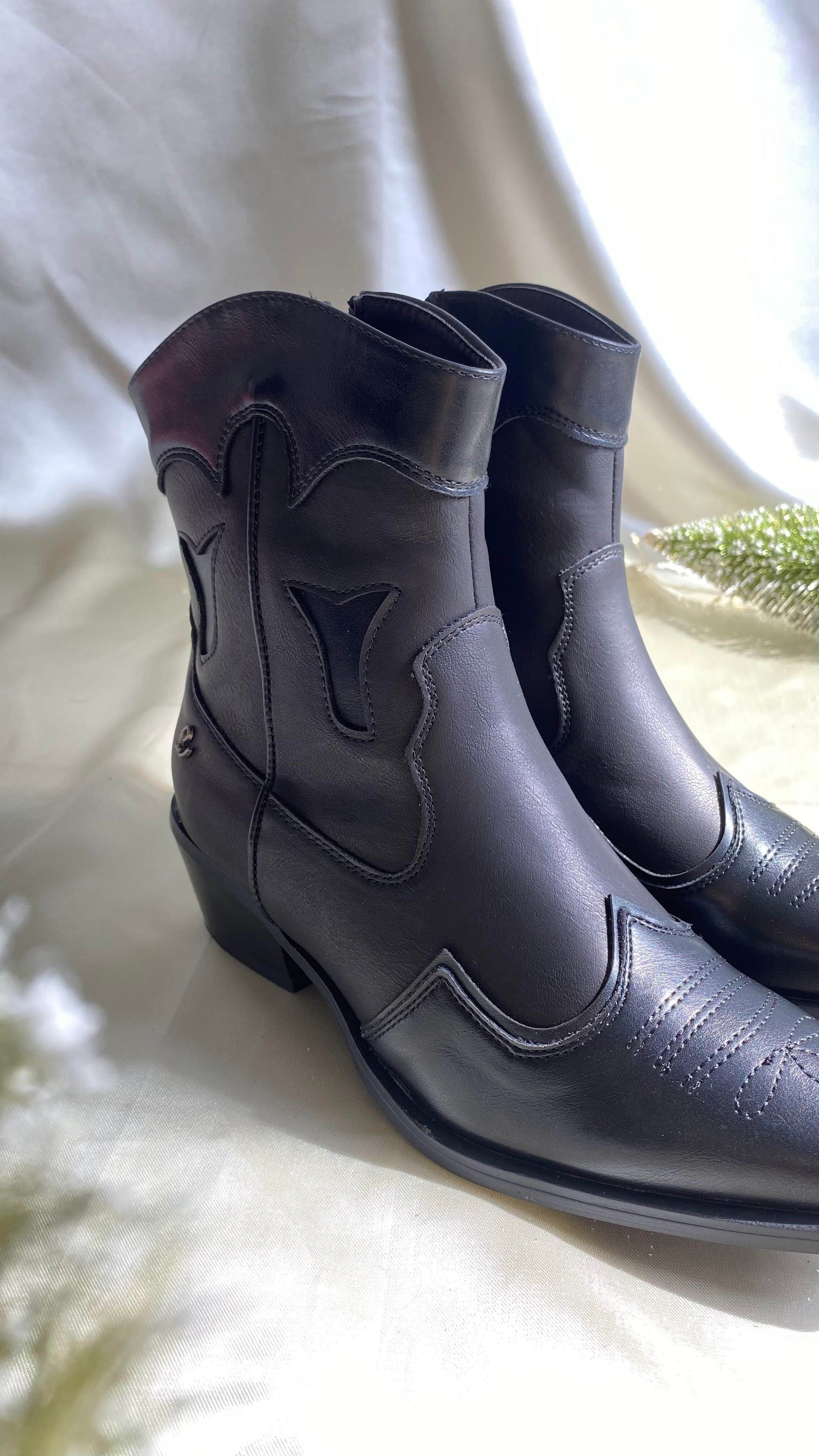 Botines Coral HOWDY ALL BLACK PU TM