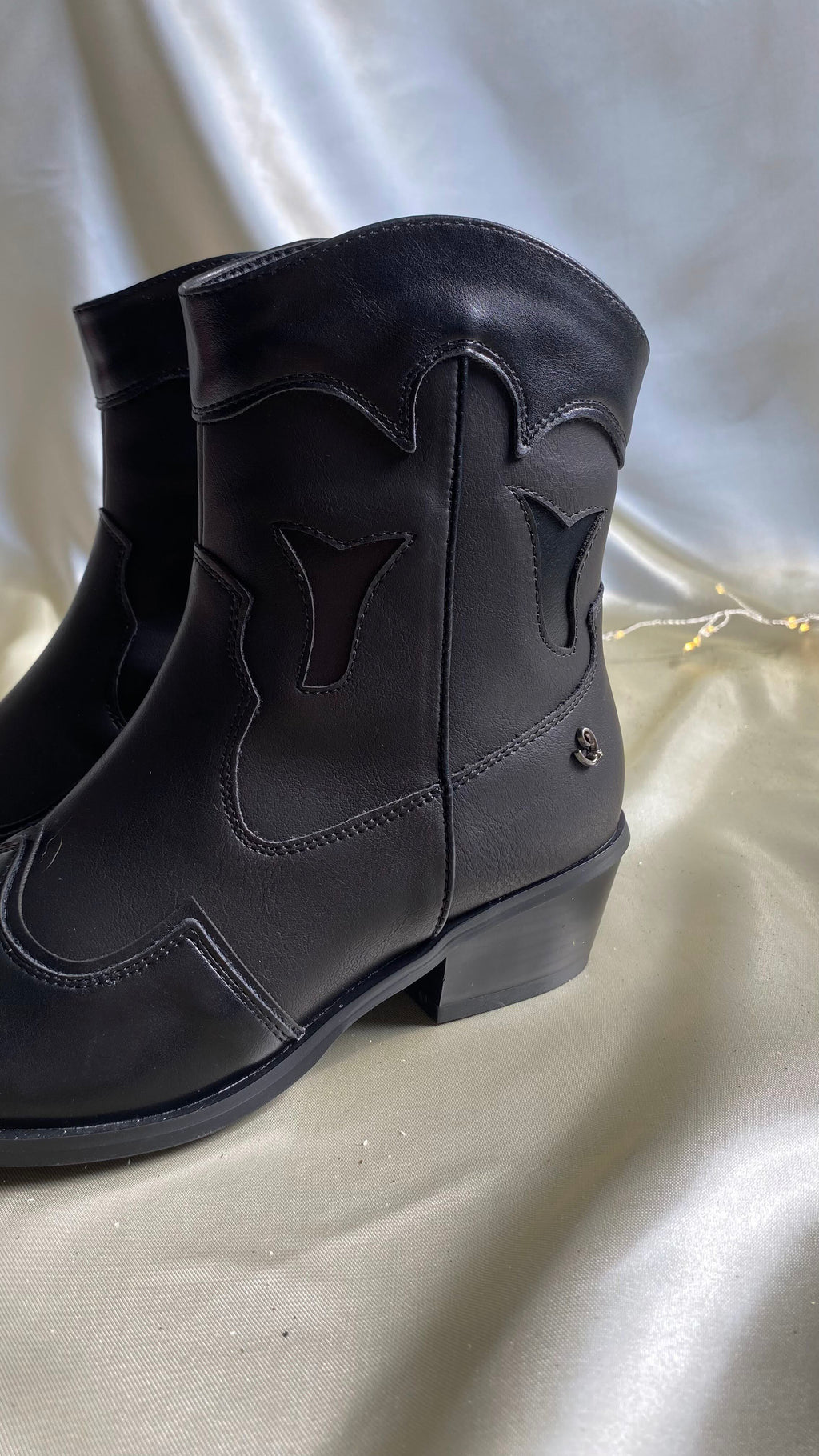 Botines Coral HOWDY ALL BLACK PU TM