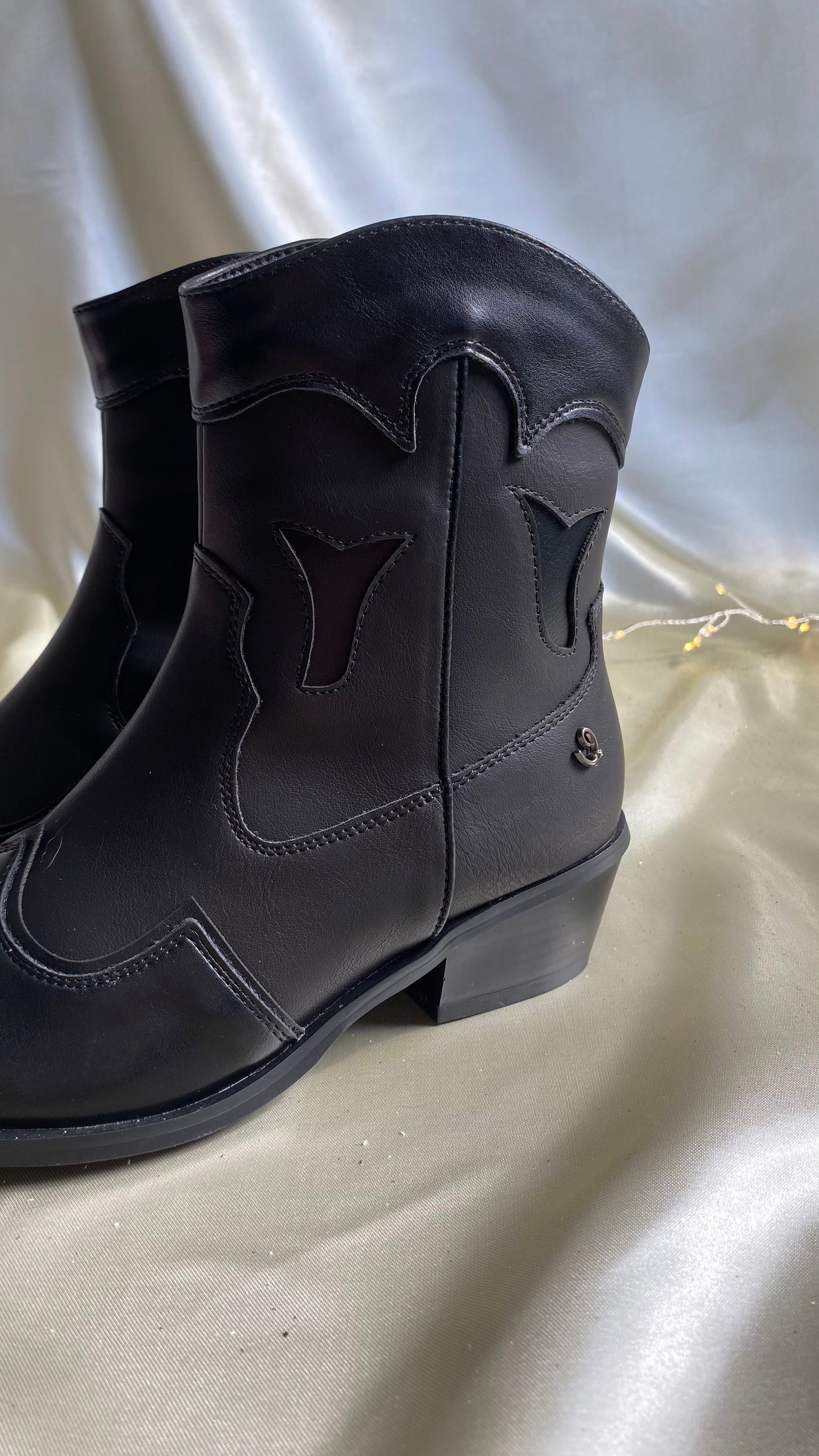 Botines Coral HOWDY ALL BLACK PU TM