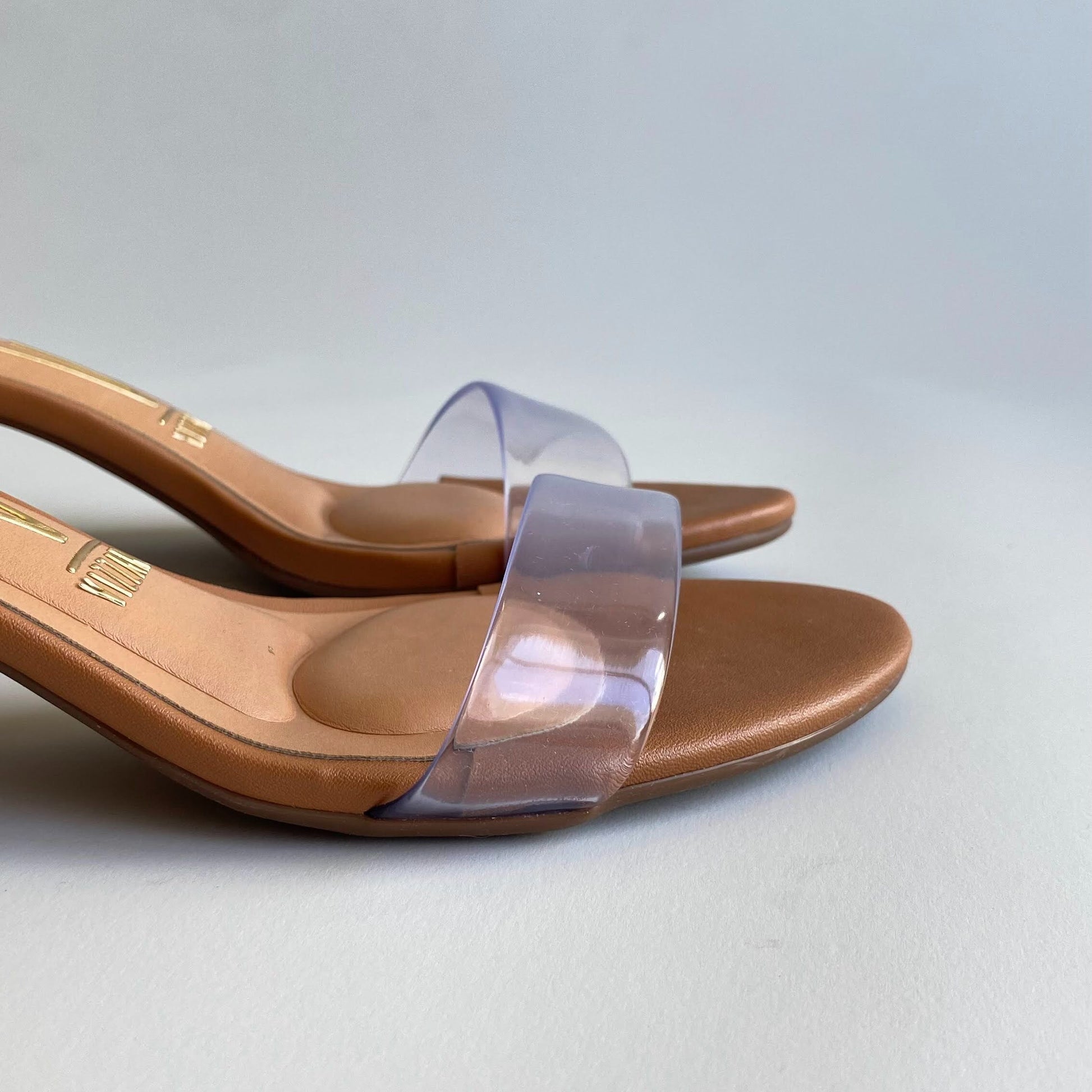 Sandalias tira camel transparente Vizzano