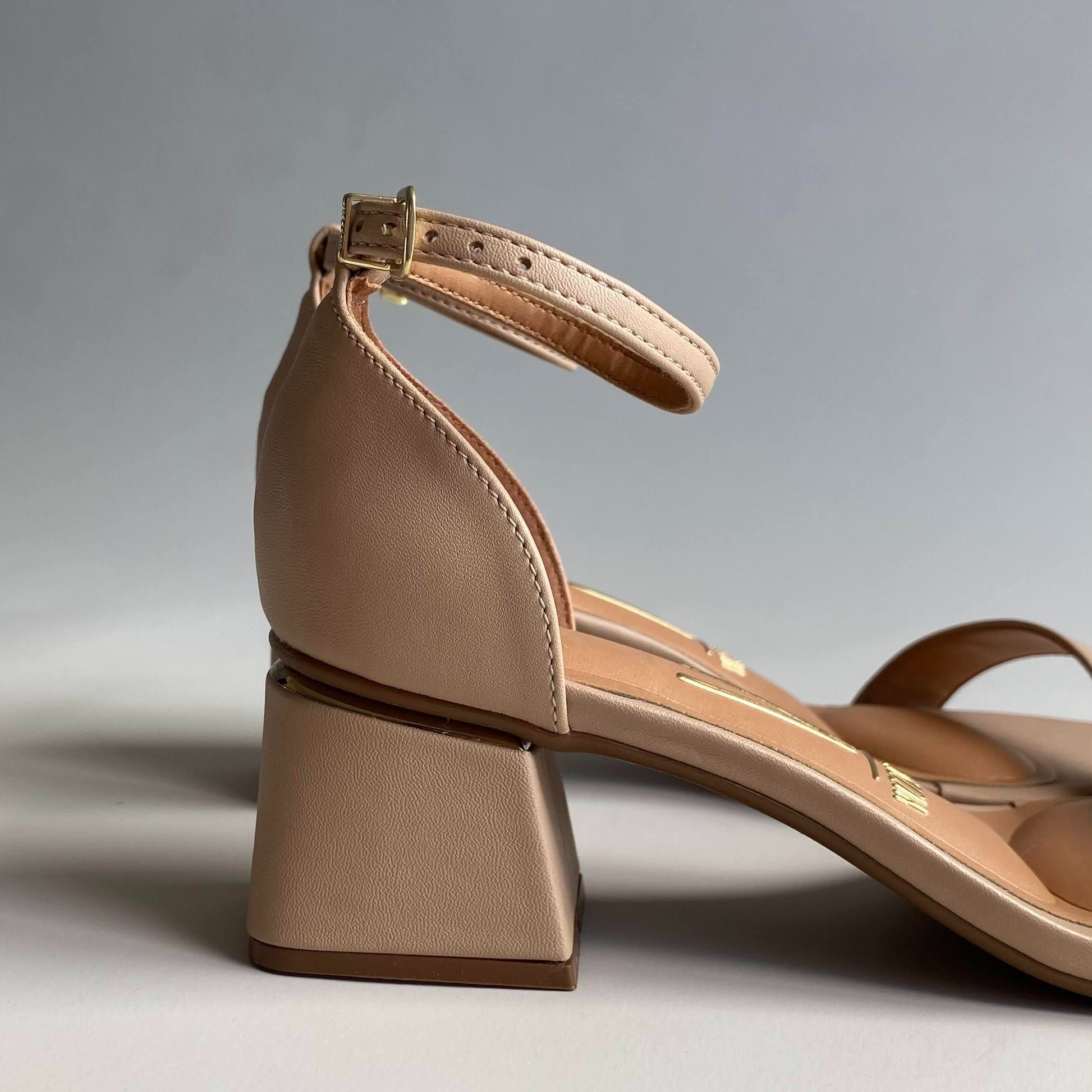 Sandalias tacón cuadrado Vizzano