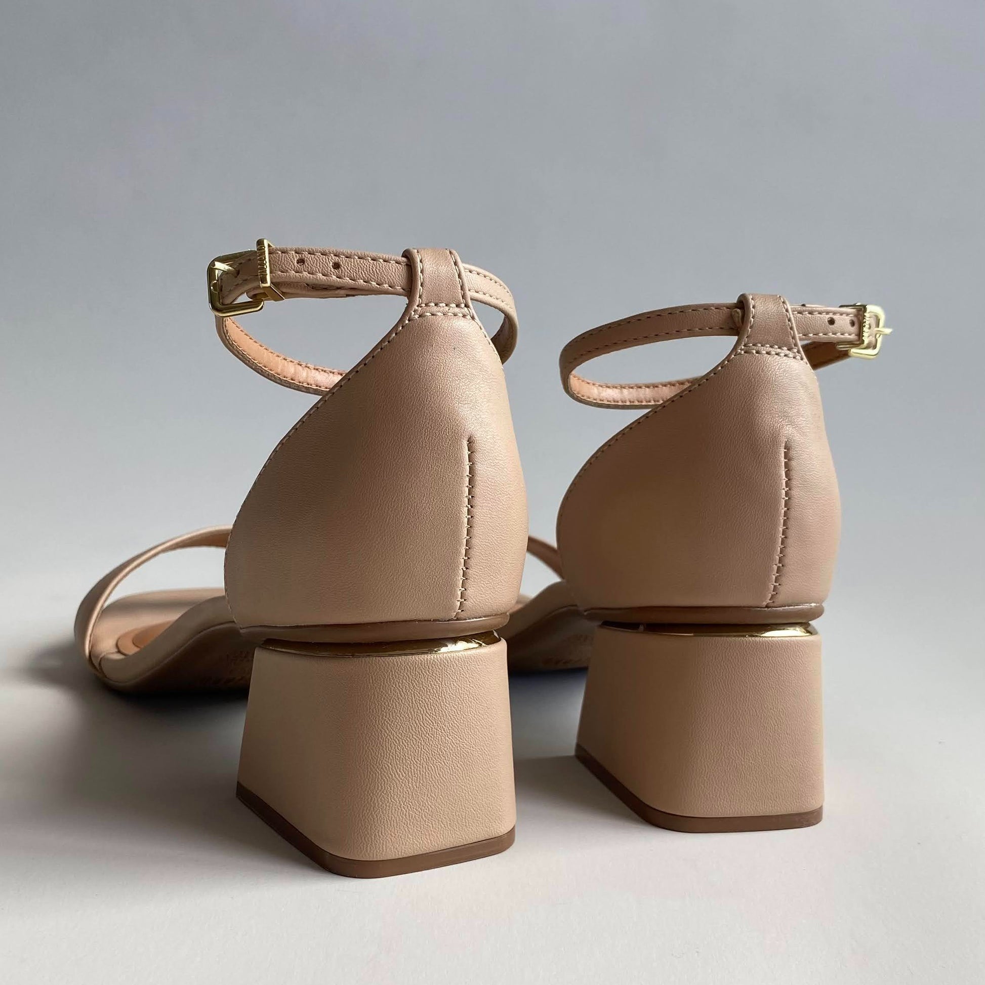 Sandalias tacón cuadrado Vizzano