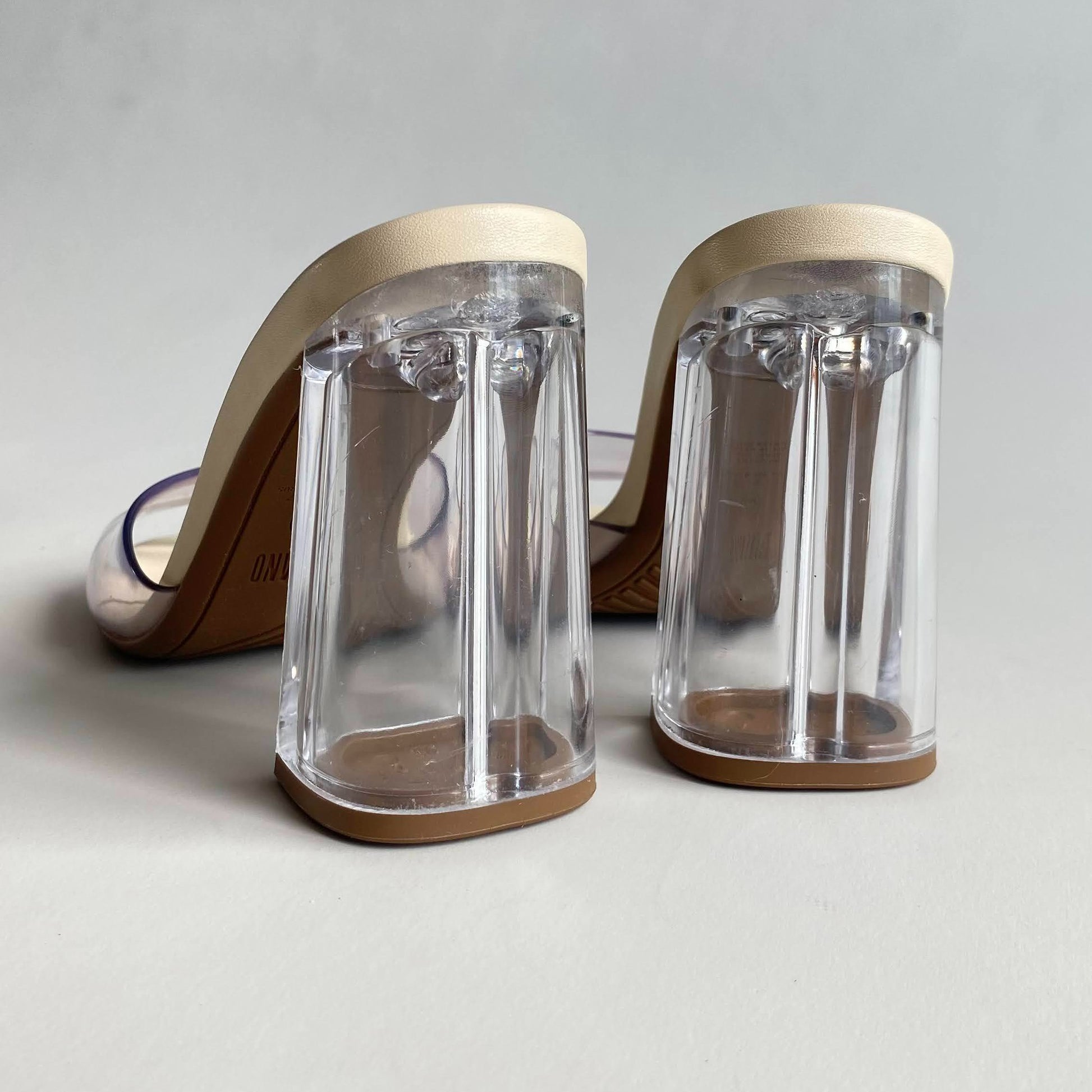 Sandalias de tacón transparente crema Vizzano