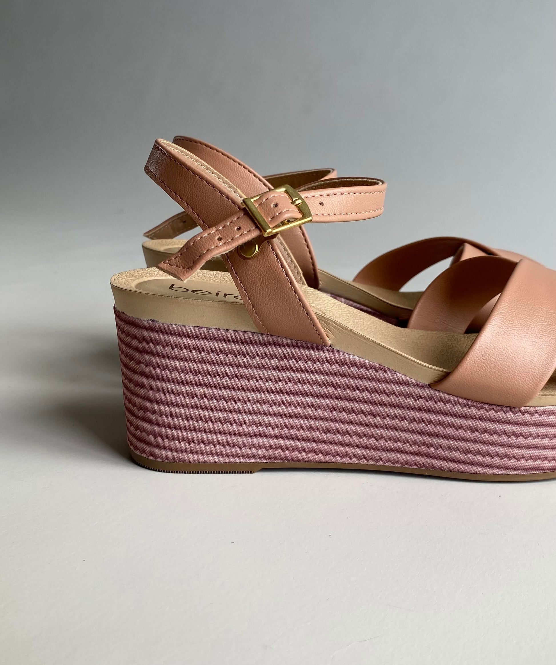 Sandalias de plataforma nude Beira Rio