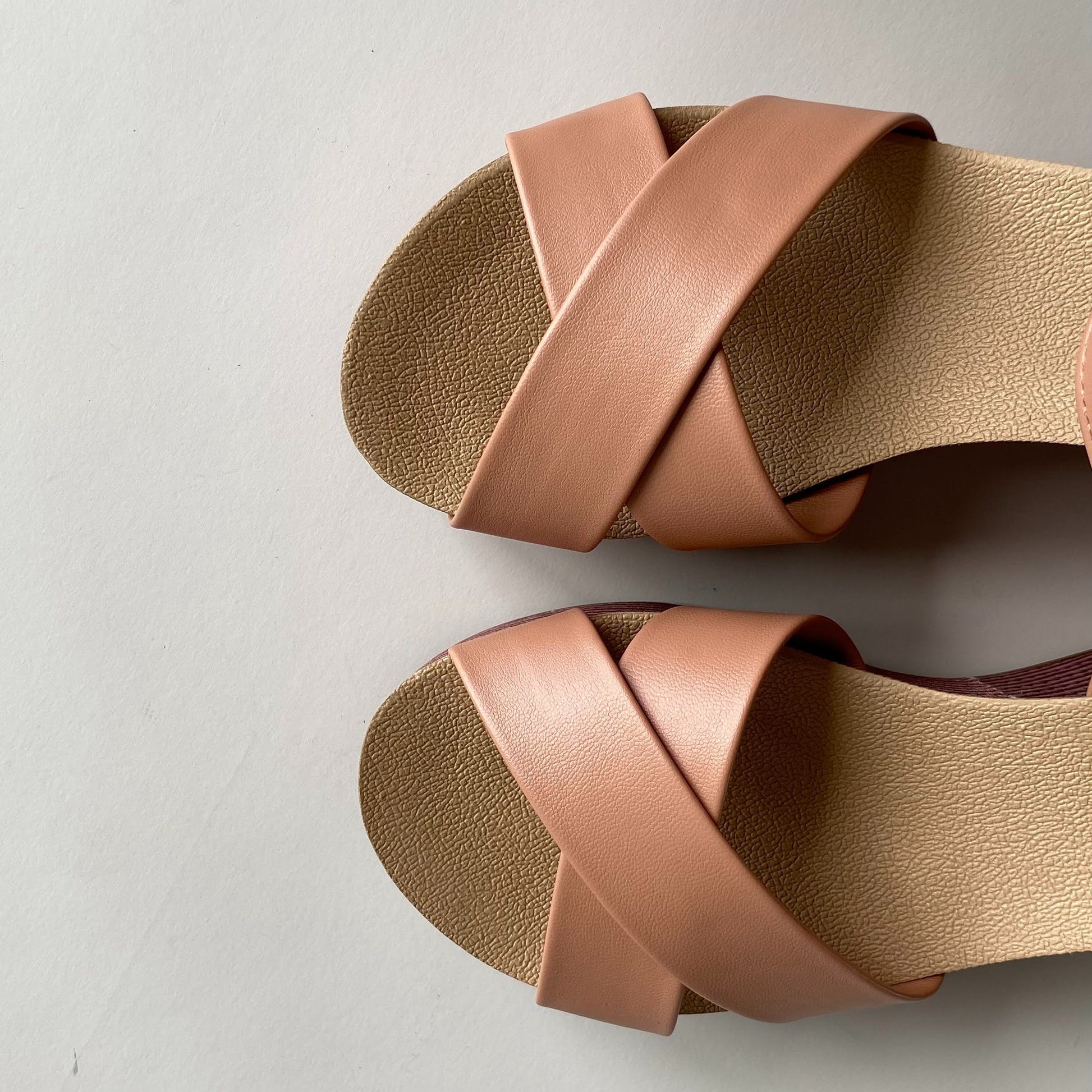 Sandalias de plataforma nude Beira Rio