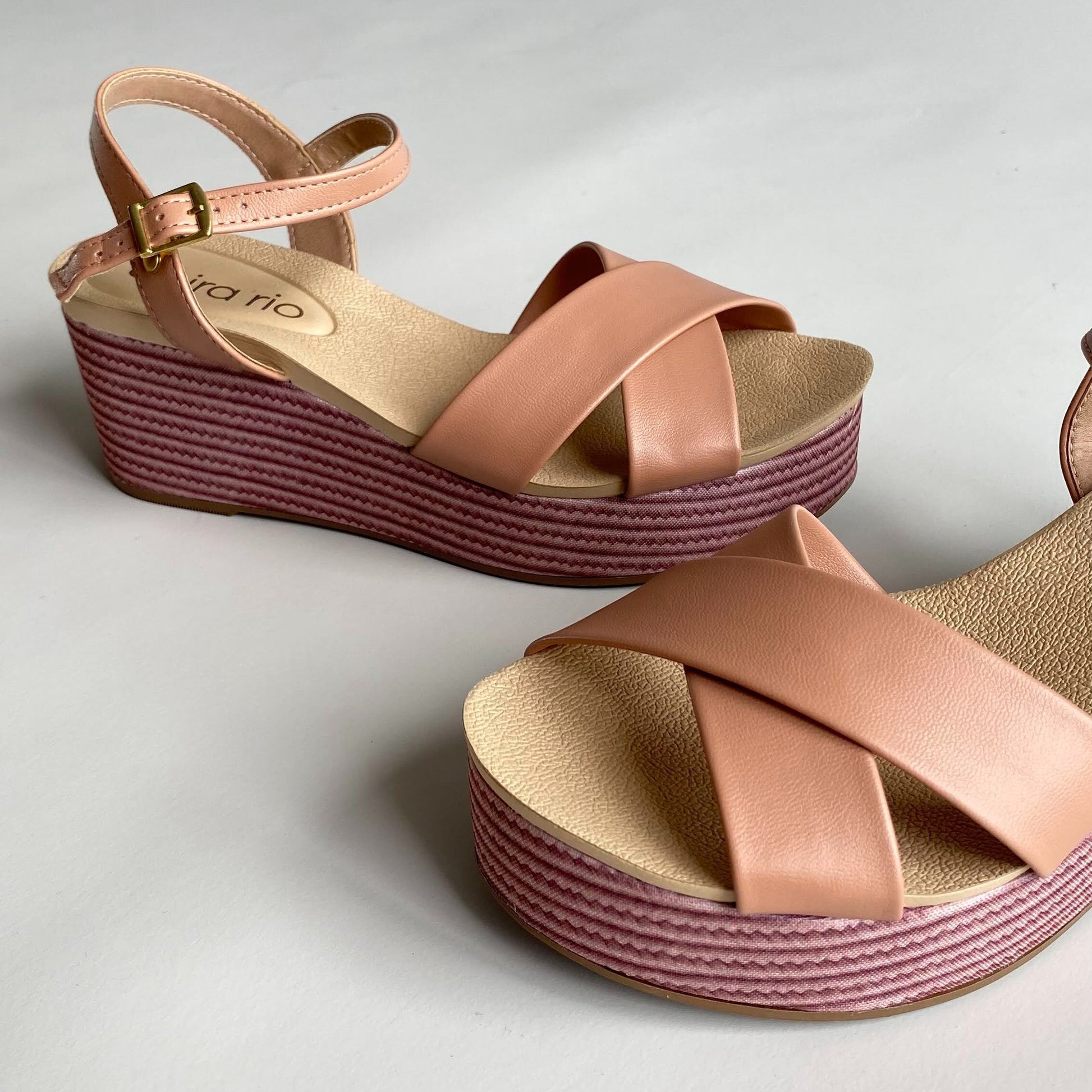 Sandalias de plataforma nude Beira Rio