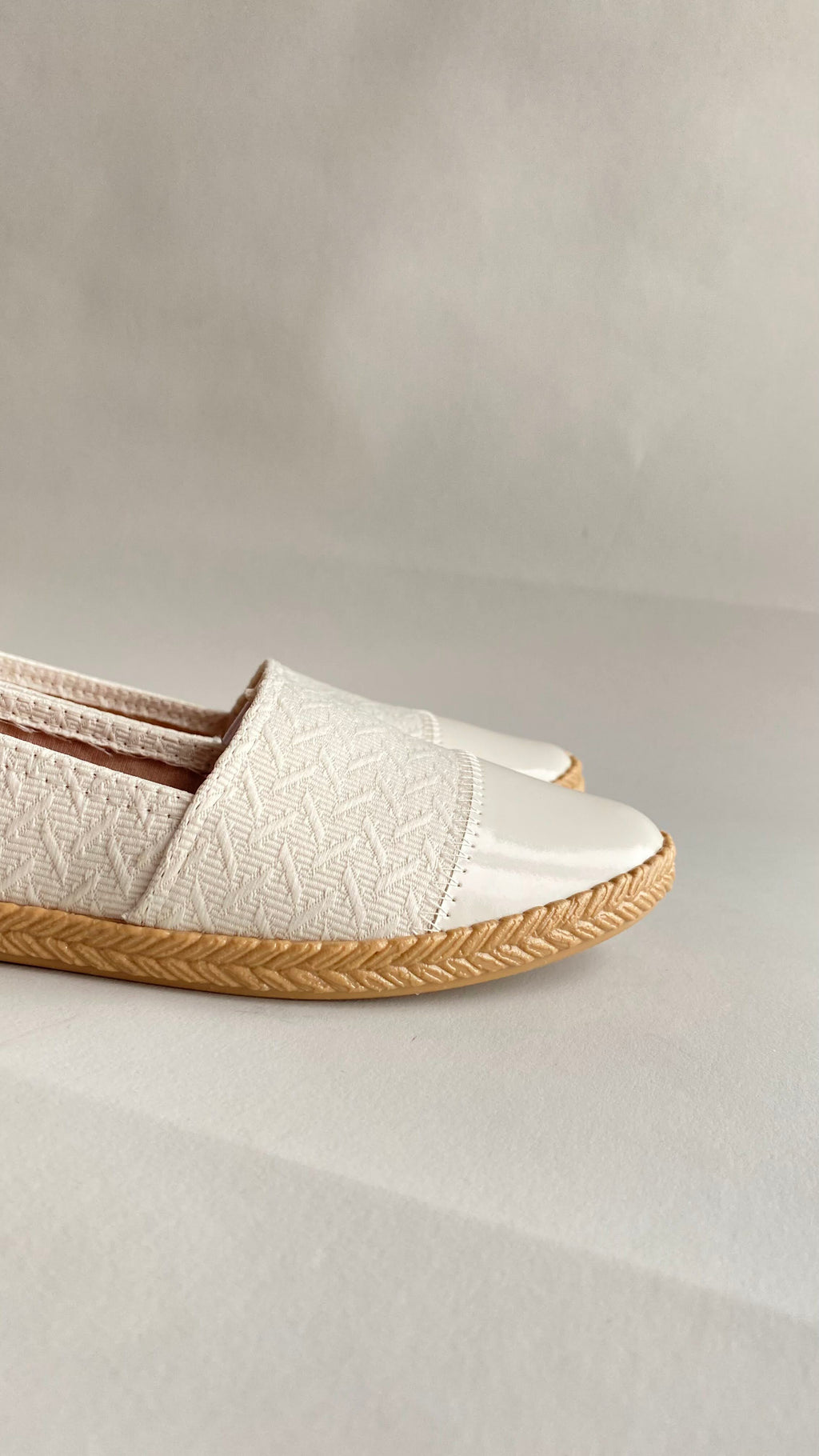 Flats Sider Crema de Tela Moleca