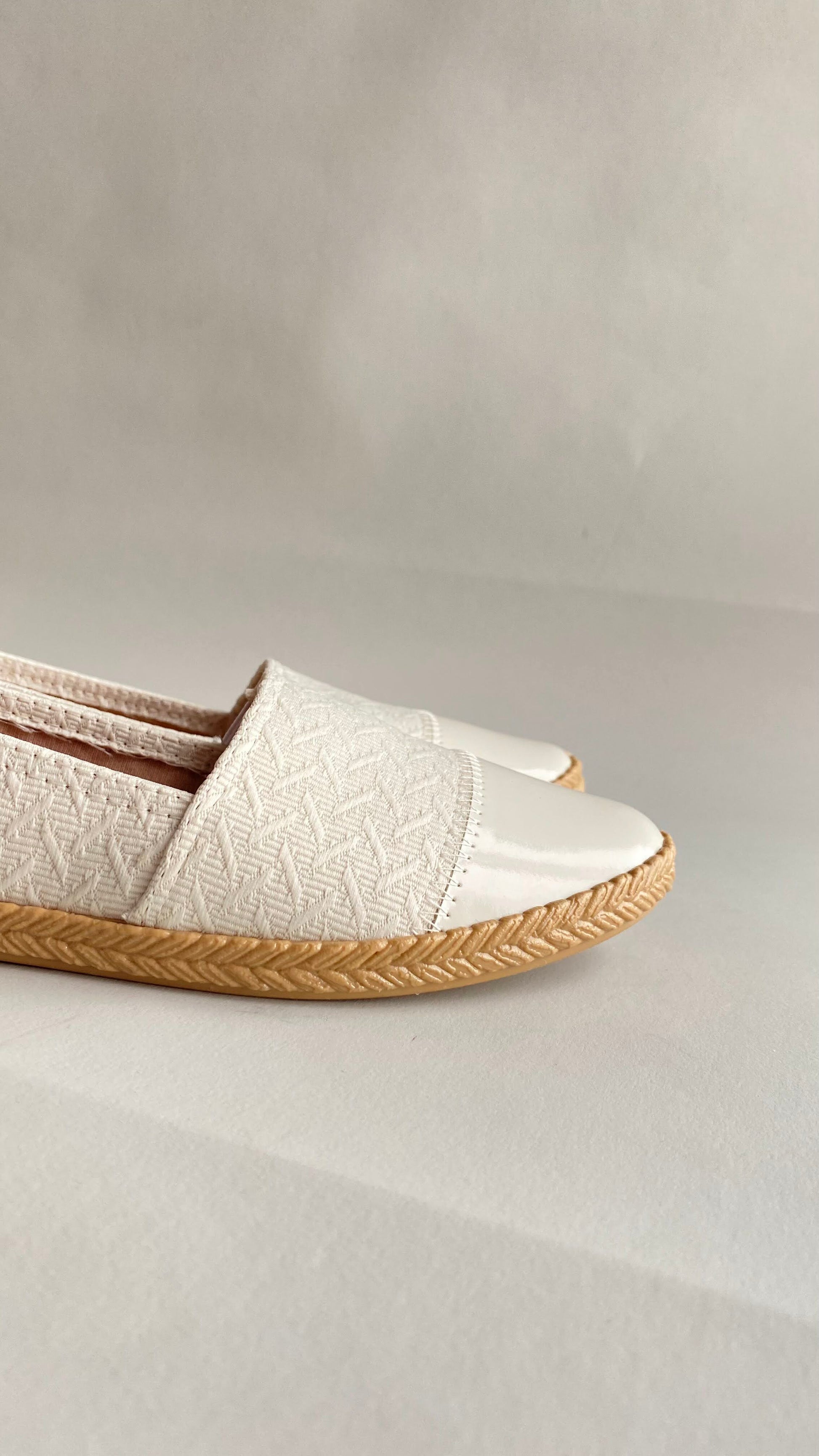 Flats Sider Crema de Tela Moleca
