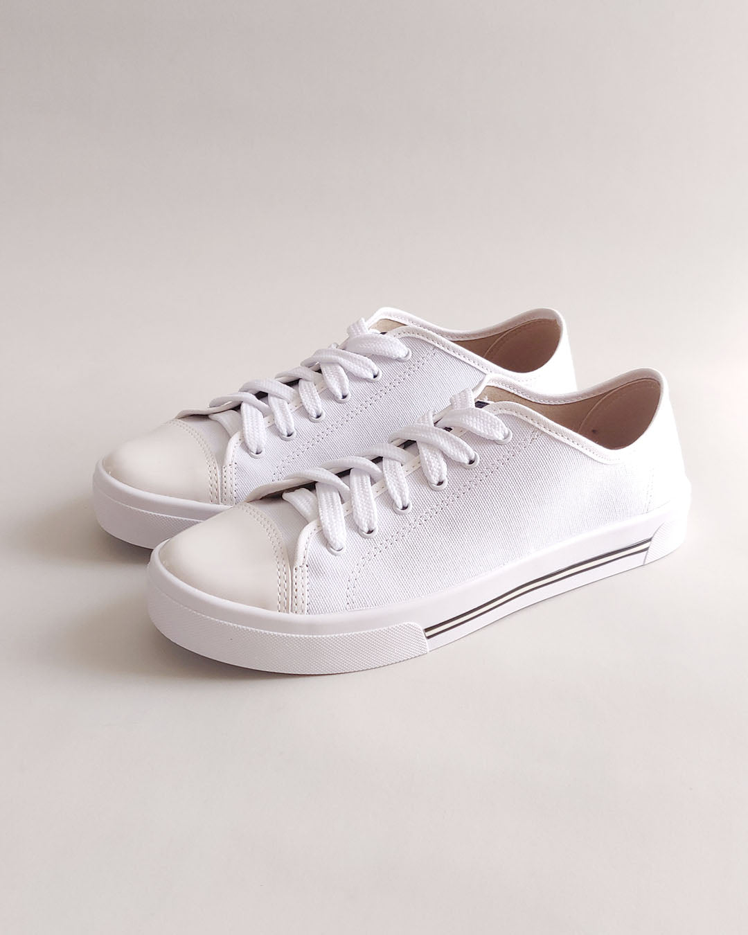 Tennis blancas black stripe Moleca
