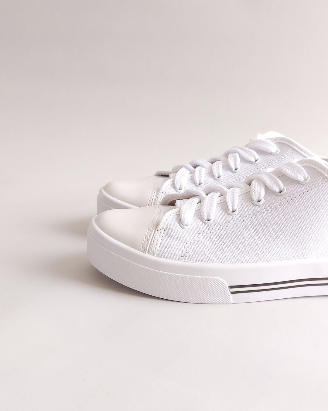Tennis blancas black stripe Moleca